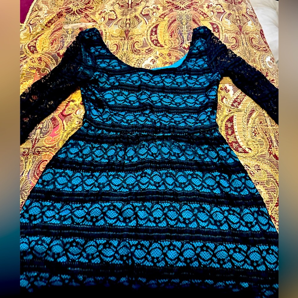 Women’s lace dress💙